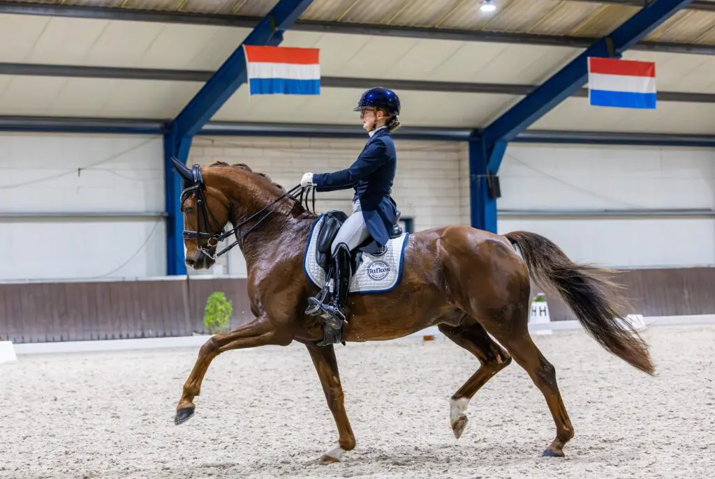 Zusjes Niessen delen overwinning in juniorenrubriek Tolbert featured image