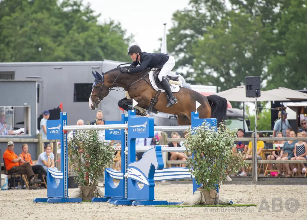 Oliver Fletcher te snel voor Millie Allen in 1,45 m Grote Prijs van Doha featured image