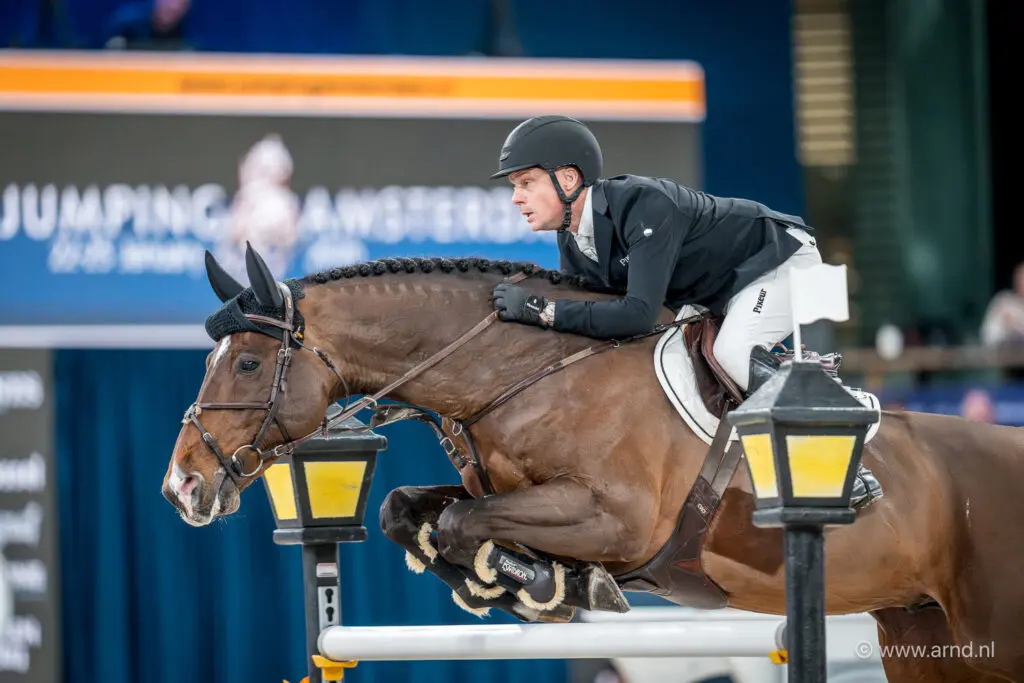 Willem Greve en Grandorado TN N.O.P. de sterksten in Telegraaf Prijs Jumping Amsterdam featured image