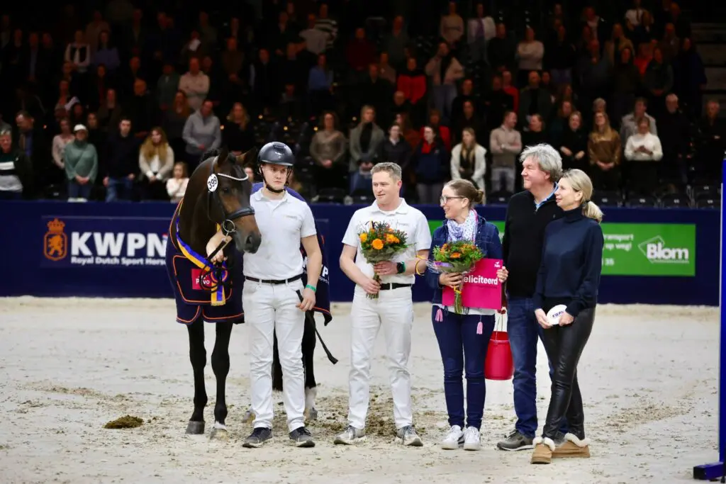 Twee Westfaalse hengsten vooraan in Den Bosch: Tony Gold kampioen, Vamos Junior reservekampien featured image