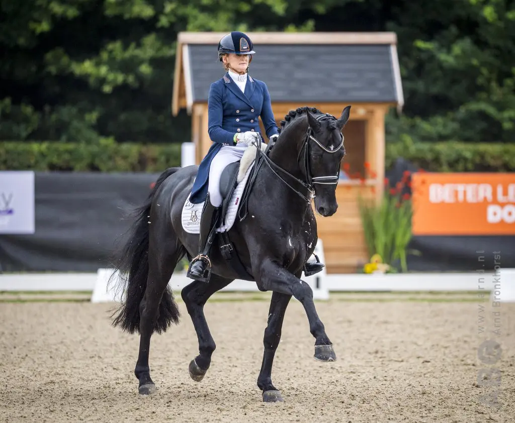Marieke van der Putten wint ook de kür in Exloo: 76,235% voor Kuvasz RS2 featured image