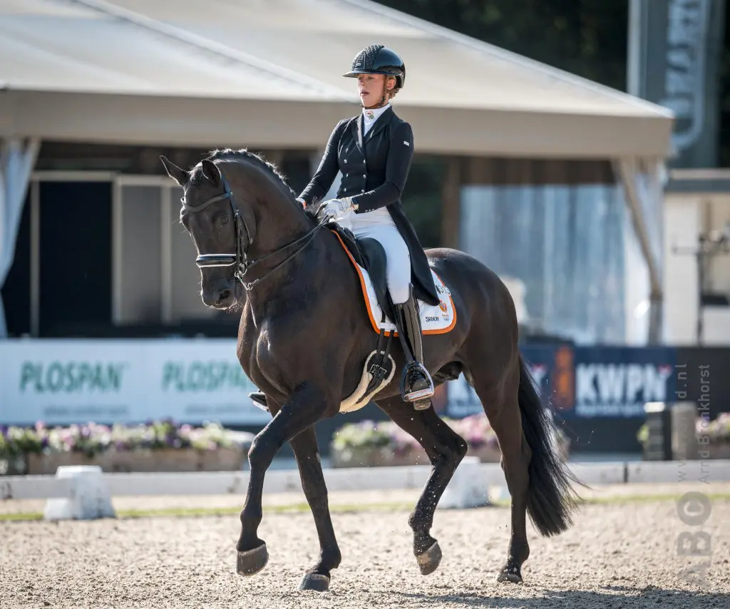 Esmee Boers tweede in kür op muziek Young Riders in Hagen featured image