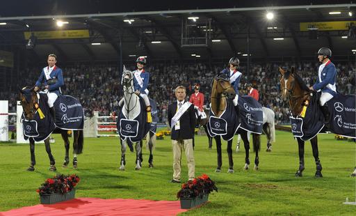 Frankrijk wint CHIO Aken 2012, Nations Cup: L to R: Olivier Guillon riding Lord de Theize FRA, Penelope Leprevost riding Mylord Carthago*HN, Eugenie Angot riding Old Chap Tame & Roger Yves Bost riding Nippon d'Elle with Chef d'Equipe Henk Nooren.
