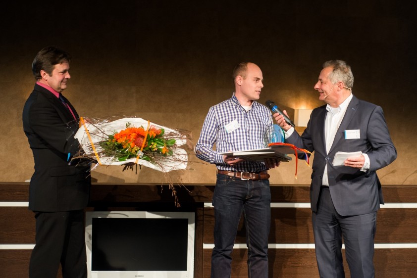 Tom Ruisbroek van Drunens Ruiterhuis won de Ruitersportwinkel van het jaar verkiezing 2013. Tom van ’t Hek vraagt hem naar zijn eerste reactie.