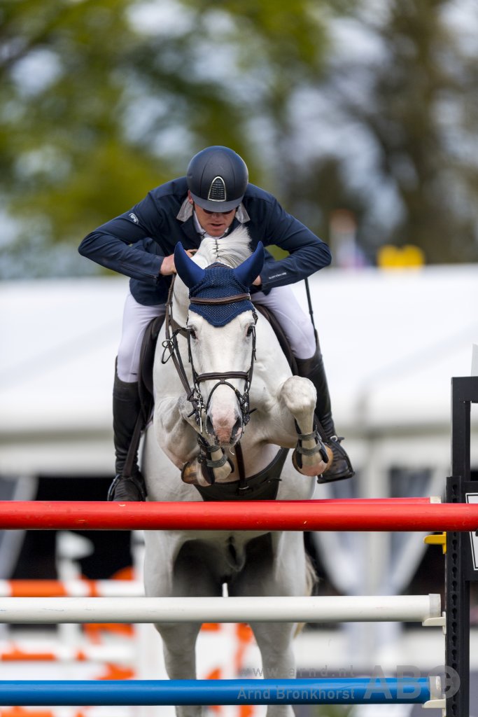 Albert Zoer begint met top tien klassering in 1,45m Canteleu featured image