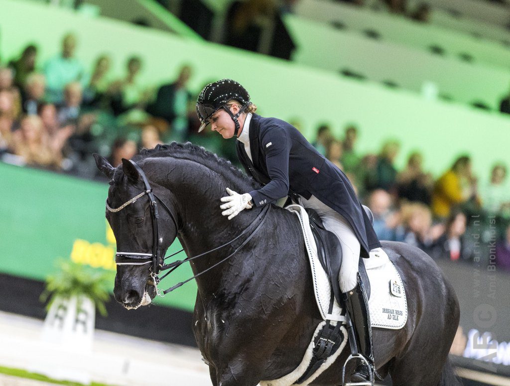 Scholtens wint wereldbeker Mechelen met afstand Horses
