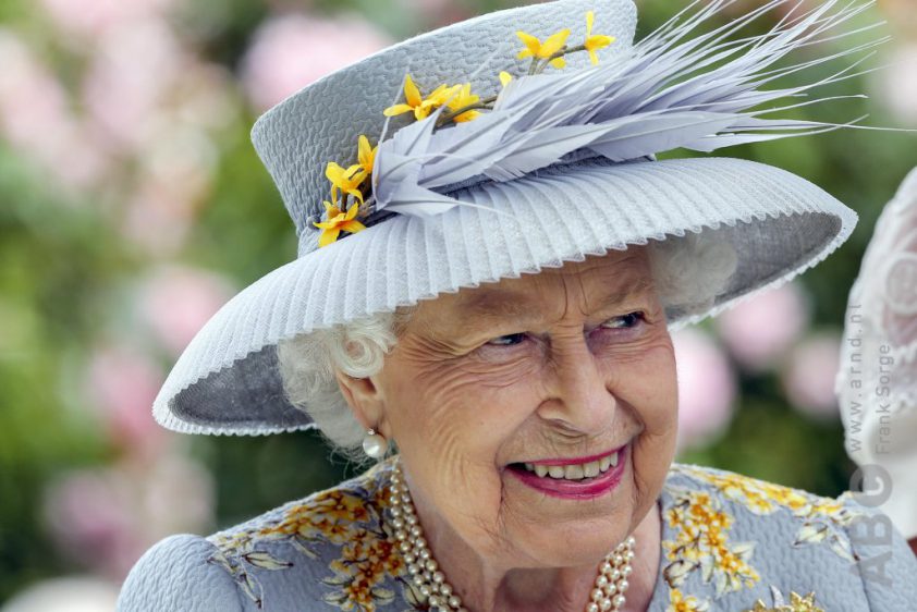 Britse koningin verdiende 8,8 miljoen euro aan paarden featured image