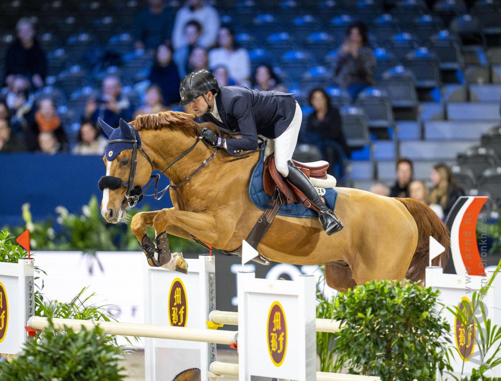 Simon Delestre wint Grand Prix Riyadh - Horses