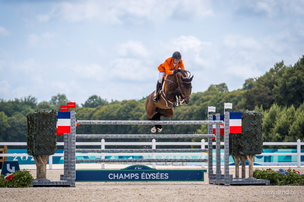 Podcast Horses in Parijs: Nederlands team springt met gemak naar finale landenwedstrijd featured image